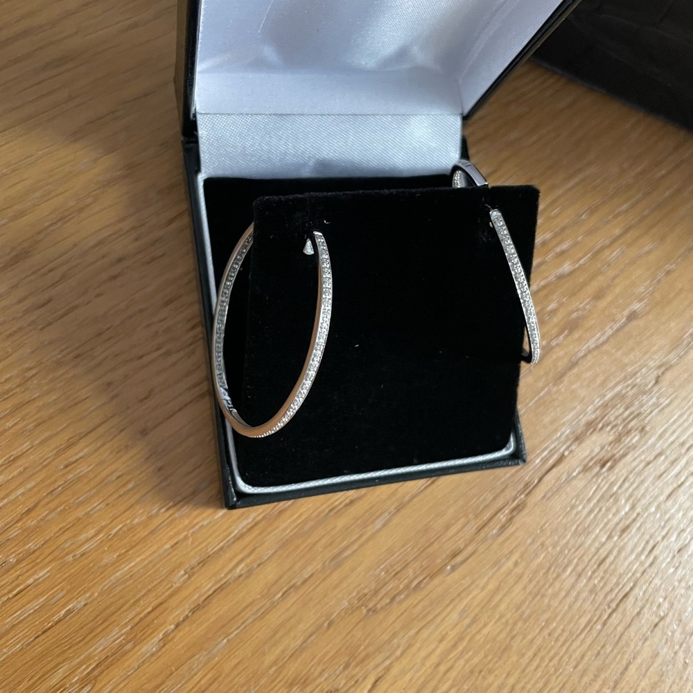 14K white Gold DIAMOND 💎 hoops - Picture 6 of 9